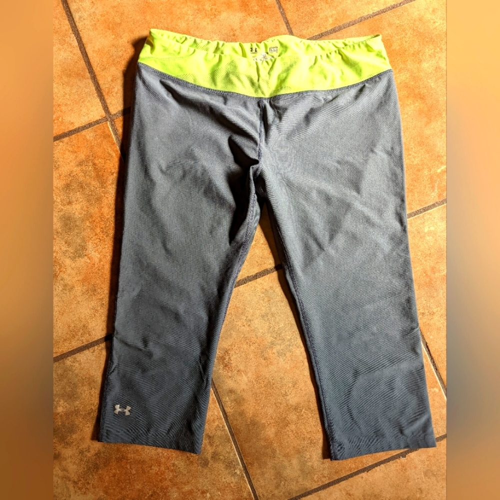 Cropped Under Armour pants